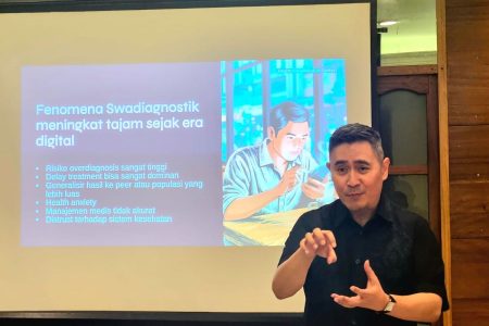 Dokter Pertama Ada di Genggaman: 6 dari 10 Anak Muda Kini Pilih Swadiagnosis, Antara Cyberchondria dan Harapan Baru Sistem Kesehatan